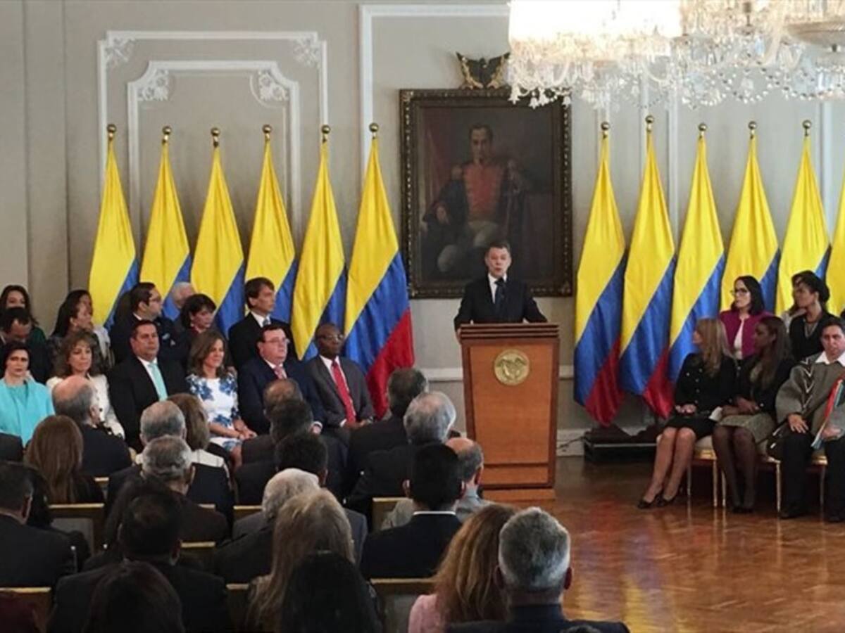 Santos posesionó a 30 de los 38 magistrados titulares de la JEP