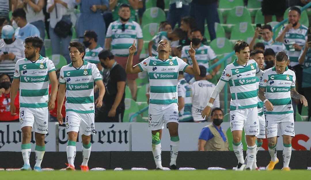 Harold Preciado festeja su gol ante Pachuca.