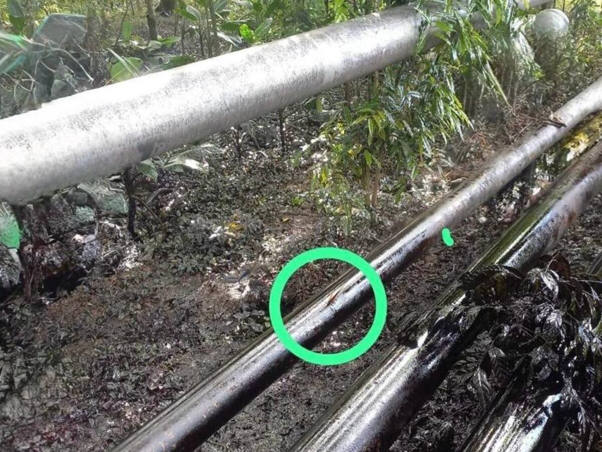 VIDEO: Derrame de crudo en Barrancabermeja por afectaciones a infraestructura de Ecopetrol