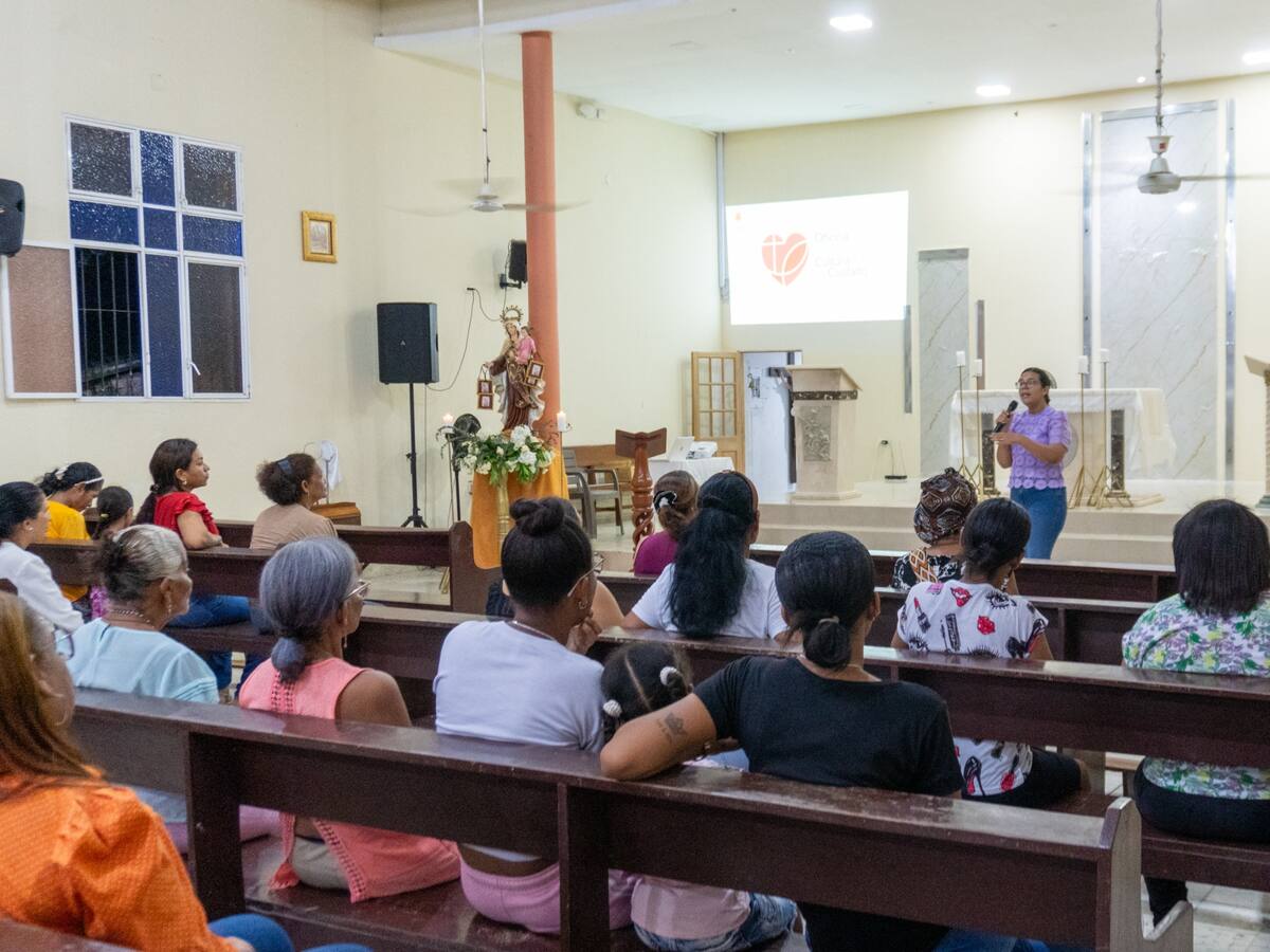 Más 50 mujeres participan en jornada preventiva de violencia de género en Cartagena