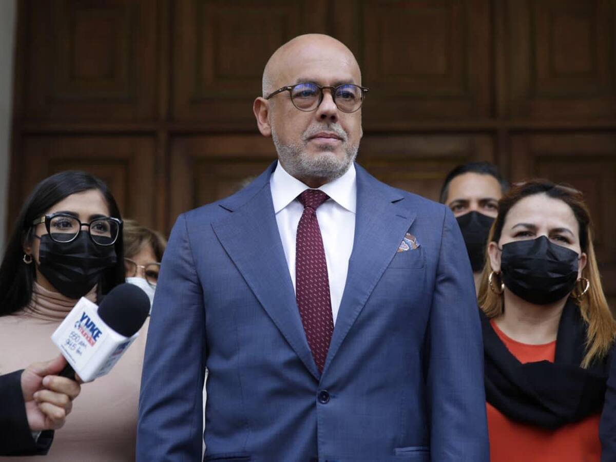 Oposición y gobierno venezolano planearían retomar diálogos en noviembre