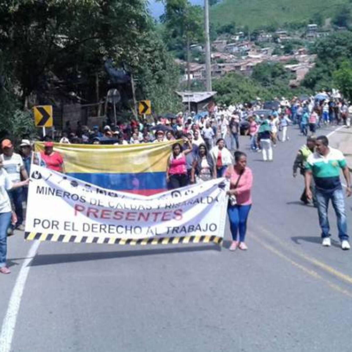 Paso restringido en la vía Risaralda - Antioquia por paro de mineros