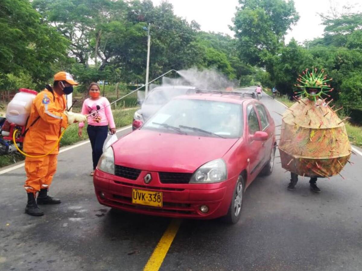 “Coronacasco”: peculiar método para que respeten la cuarentena en Bolívar