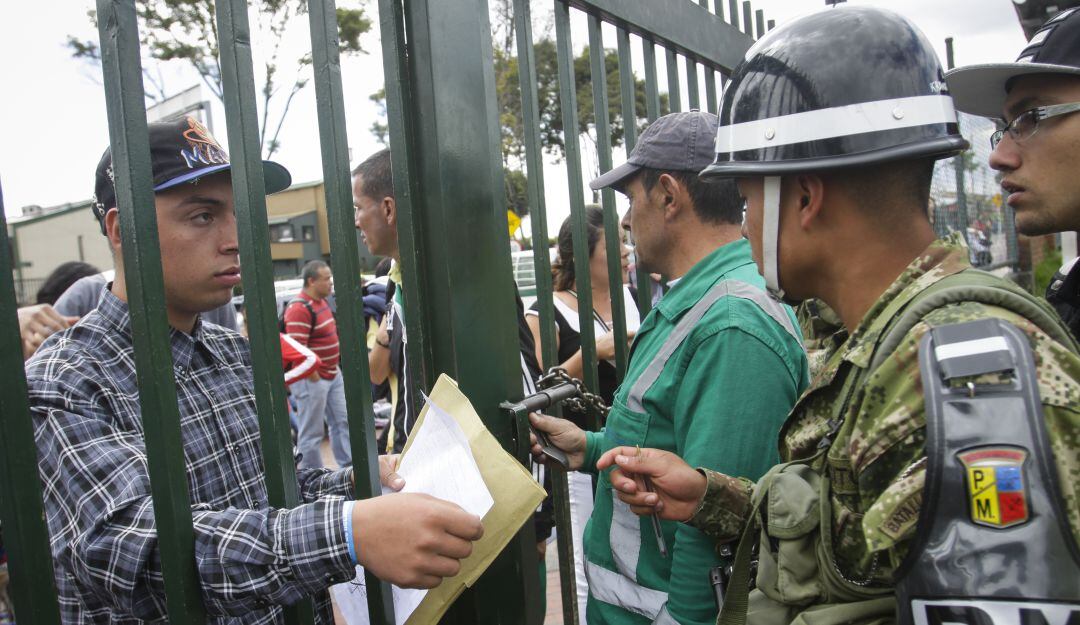 Proponen que hombres trans puedan prestar el servicio militar en Colombia