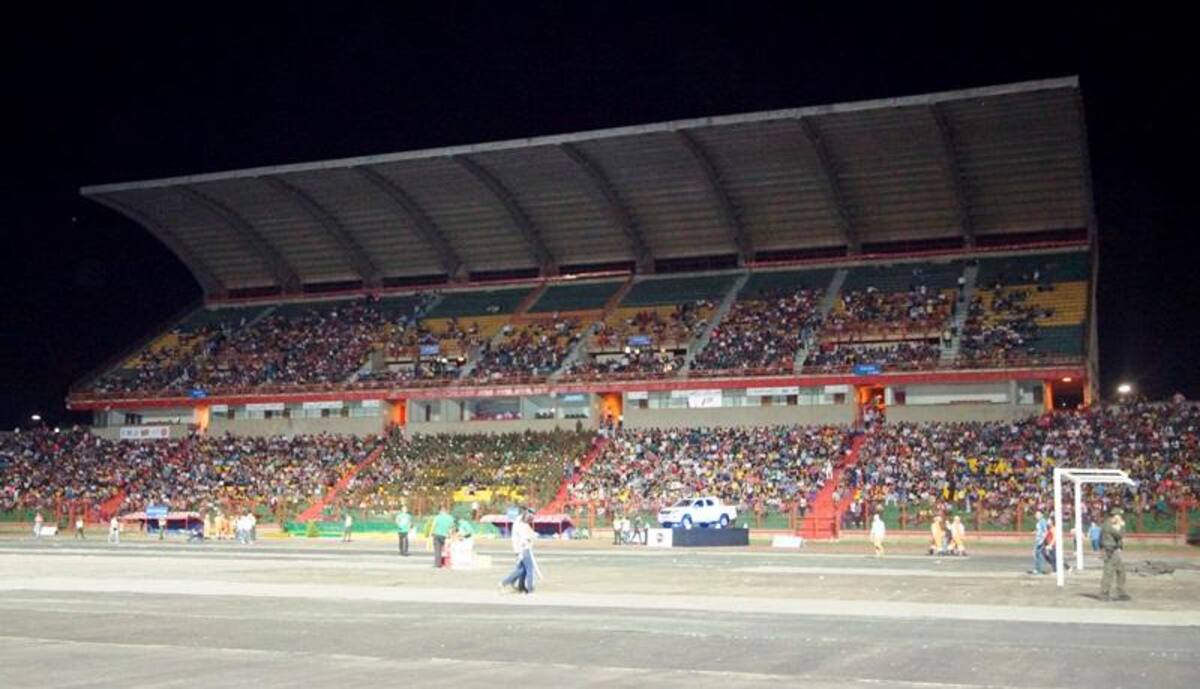 Las primeras imágenes son del Estadio Alfonso López, sede del Atlético Bucaramanga, donde miles de personas fueron llegando poco a poco para ver el último concierto de la gira de Juanes.