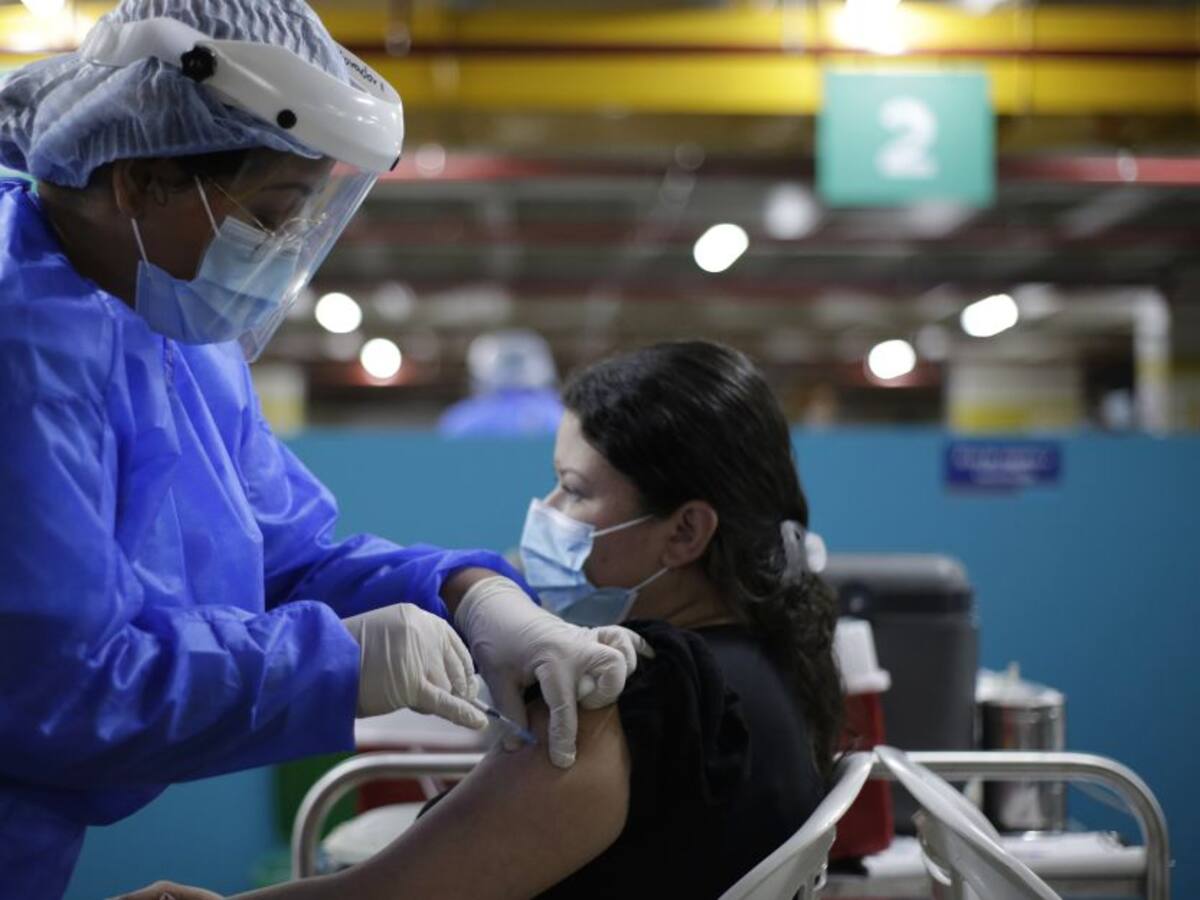 Ómicron: ¿Dónde vacunarse contra COVID-19 hoy 3 de febrero en Bogotá?