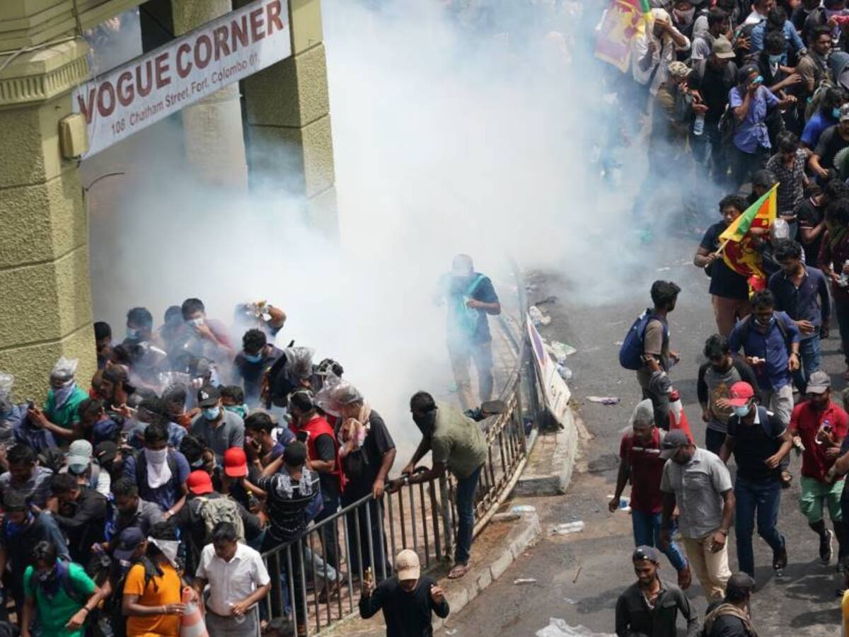 Protestas aumentan en Sri Lanka y presidente ofrece su renuncia