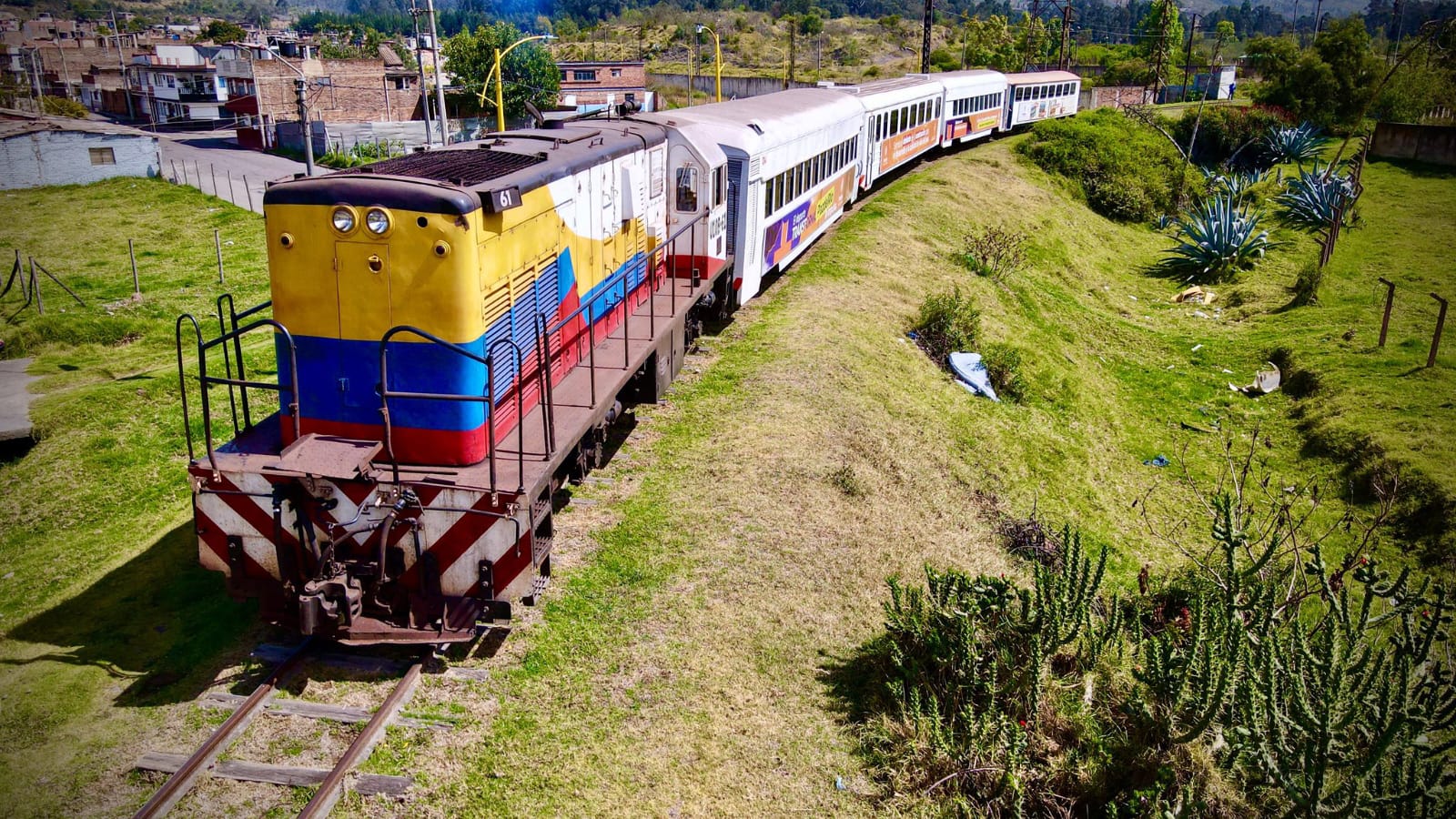 El Ministerio de Transporte puso en marcha el tren turístico y de pasajeros en el departamento de Boyacá, que tendrá la ruta entre Sogamoso y Paipa / Foto: MinTransporte.