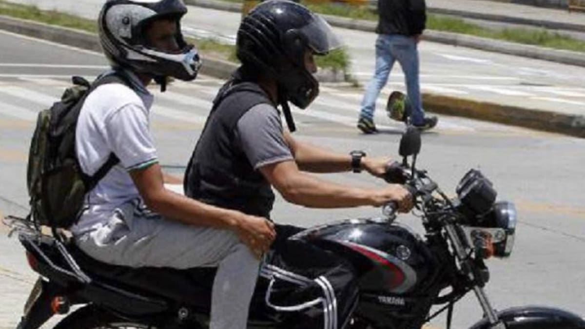 Parrillero en moto se restringe solo en el centro y cupo completo en carros