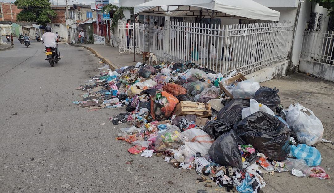 En otros sectores como Barrio Nuevo, Sor Teresa de Calcuta y 2 de noviembre, según la comunidad Veolia hace varias semanas no recoge la basura
