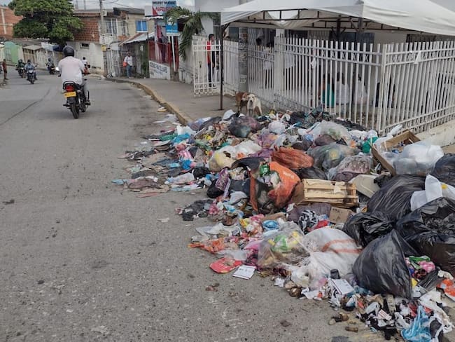 En otros sectores como Barrio Nuevo, Sor Teresa de Calcuta y 2 de noviembre, según la comunidad Veolia hace varias semanas no recoge la basura