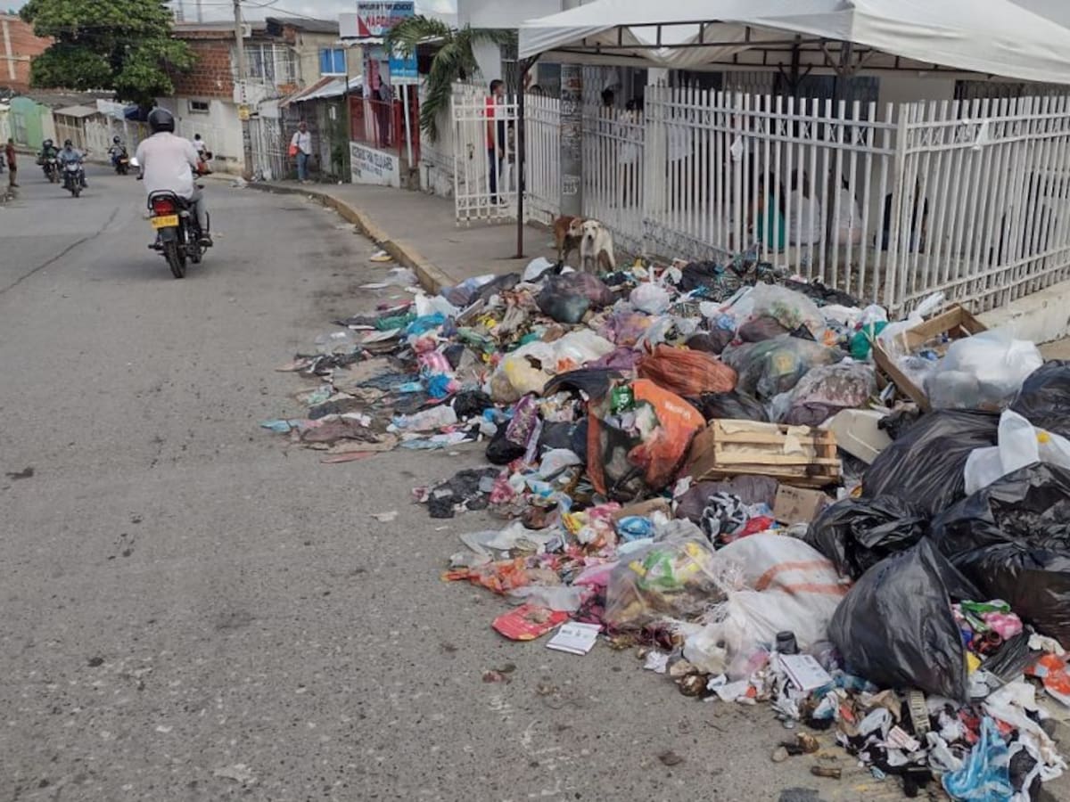 Puesto de salud de La Reina en Cartagena "adornado" con basurero satélite