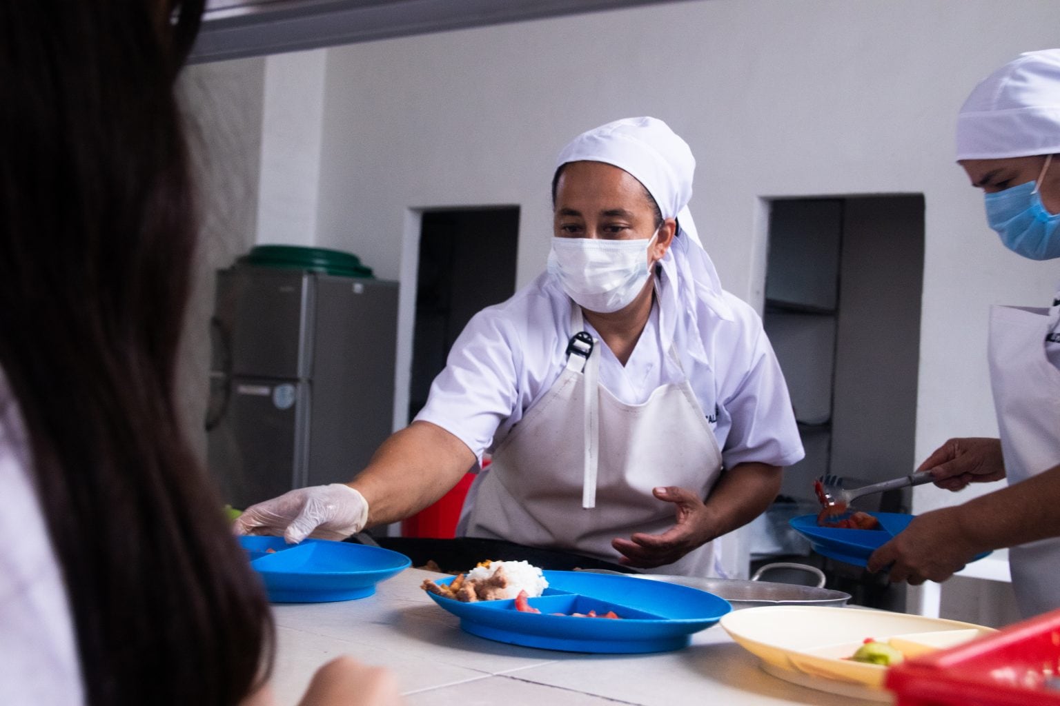 Manipuladoras del PAE en un restaurante escolar. Foto: Unidad de Prensa Alcaldía de Manizales.