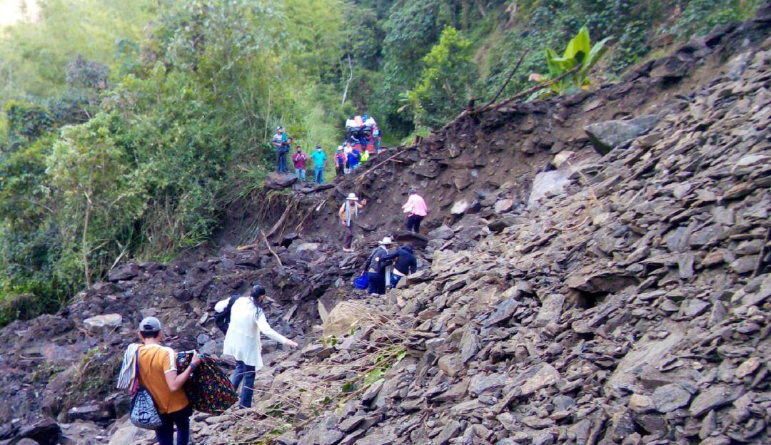 Así esta la vía que comunica a Villahermosa con Líbano.  