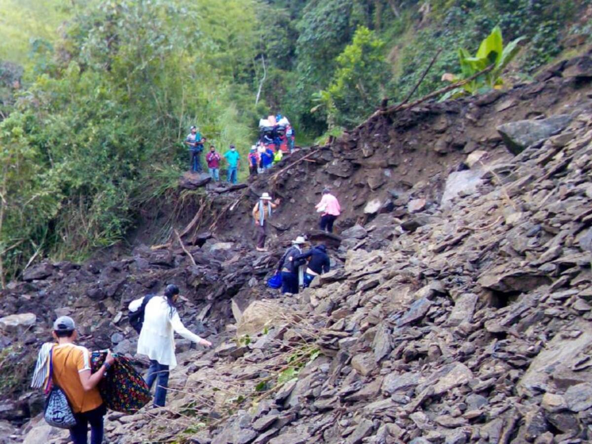 Más de 10 puntos con afectaciones viales son atendidos en el Tolima