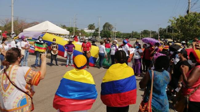 Organizaciones étnicas caminaron desde el pie del cerro hacia el centro de la ciudad