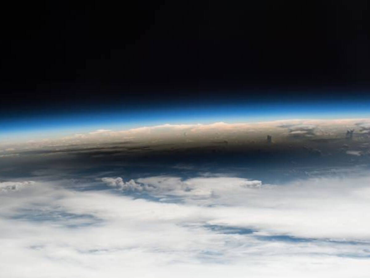 Hallado un planeta fuera del Sistema Solar que no tiene nubes