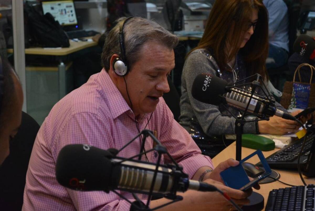 El ídolo de la radio se despide de La Luciérnaga pero continúa con sus comentarios deportivos en El Pulso del Fútbol. #GraciasPelaez