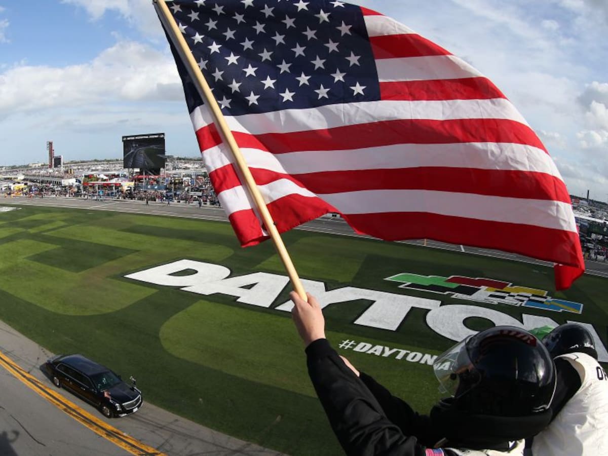Video: Trump inauguró Daytona 500 con una vuelta en ‘La Bestia’