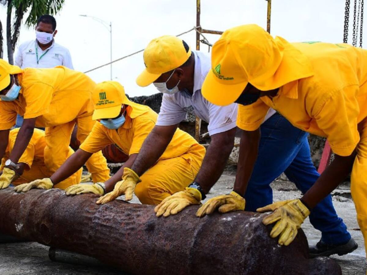 Escuela Taller Cartagena trasladó cañones originales para su conservación
