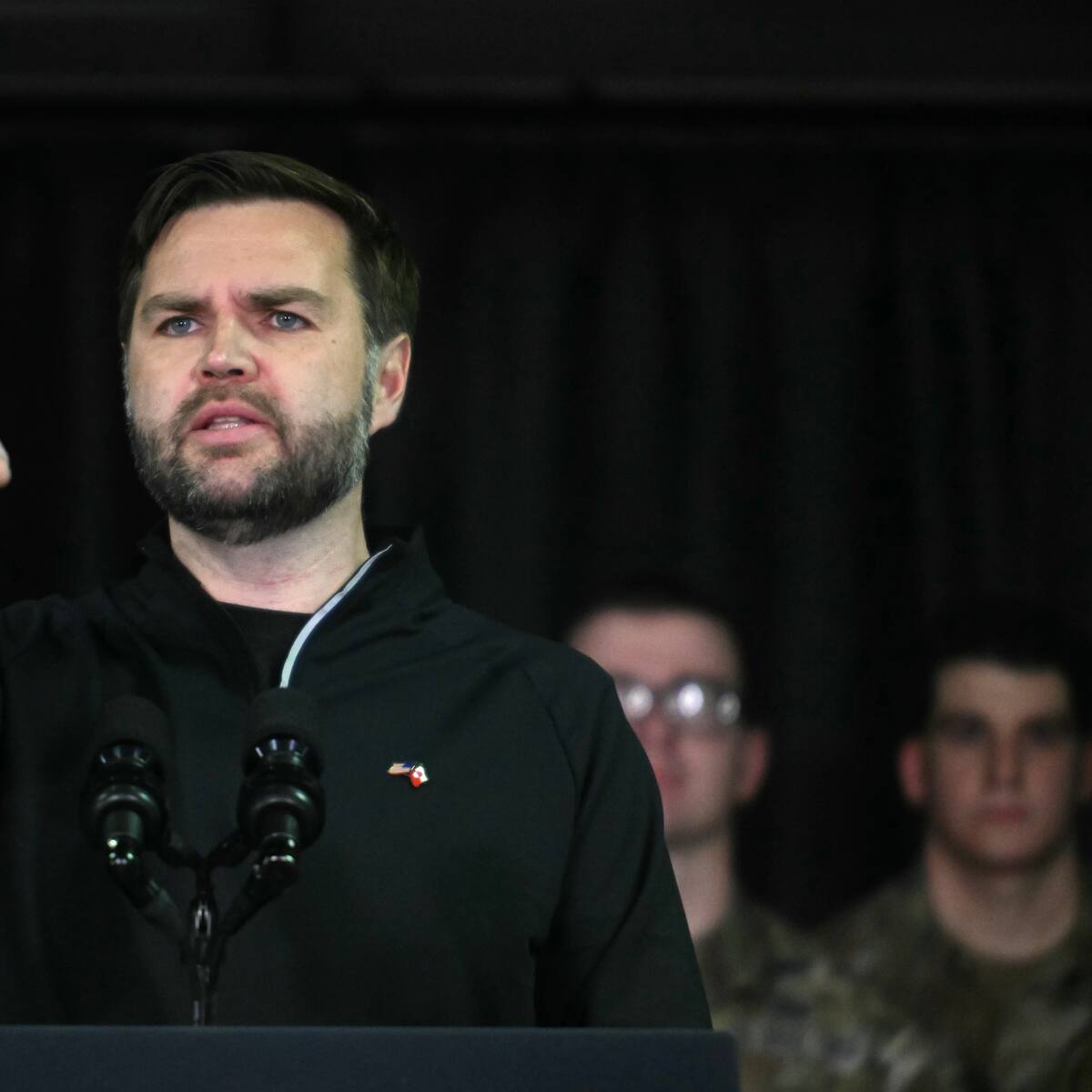JD Vance asegura que no se despedirá a nadie por la filtración de información en chat grupal