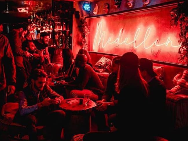 En París piden cerrar un bar que rinde homenaje a Pablo Escobar