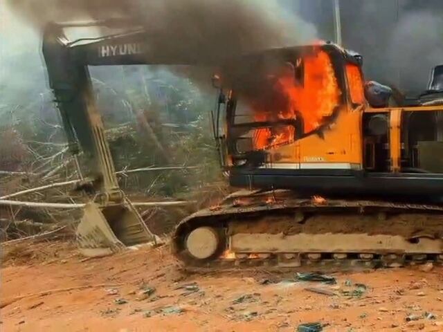Maquinaria amarilla destruida en Porce- foto policía Antioquia