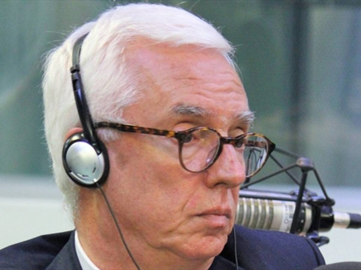 La inviolabilidad daría una impunidad previa: senador Robledo