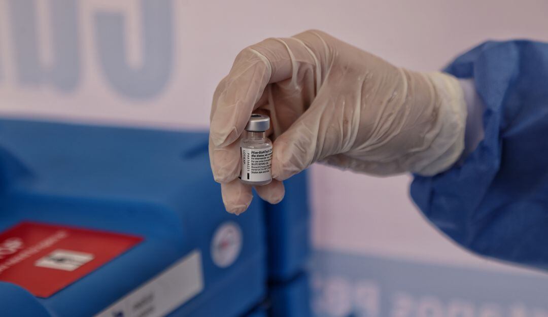 "Finalizar la vacunación este año en Colombia requiere aplicar más de 207 mil dosis por día"