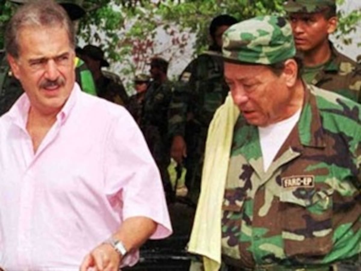 Me preocupa la presencia del general Mora como negociador: Pastrana