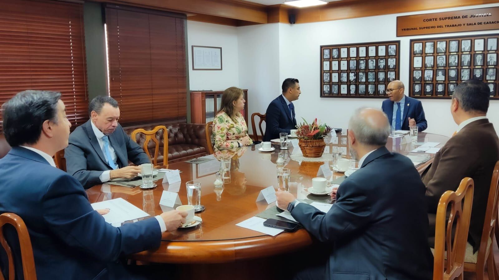 Presidente de la Corte Suprema, sala plena del alto tribunal  y director del INPEC