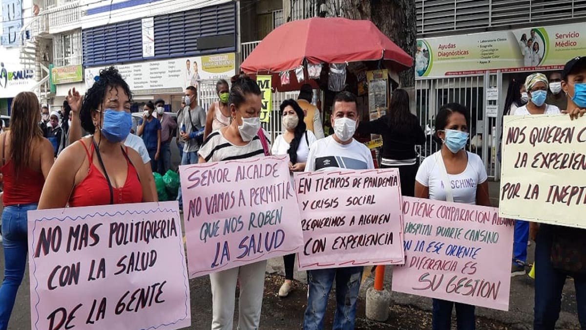 Protestas afuera del Hospital Carlos Holmes Trujillo por cambio de gerente