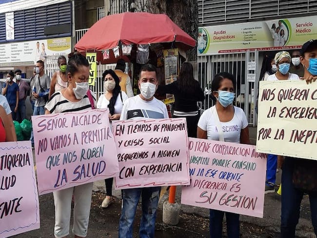 Protestas afuera del Hospital Carlos Holmes Trujillo por cambio de gerente