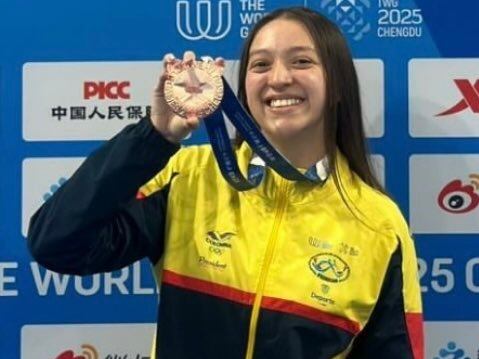 María Carolina Rodríguez celebra con la medalla de bronce alcanzada en los Juegos Mundiales / Twitter: @MinDeporteCol