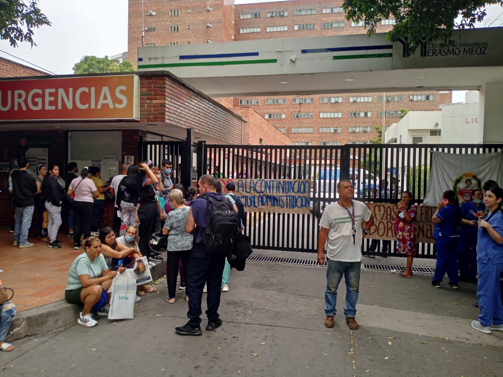 Malestar en los usuarios por protesta en las entradas del HUEM