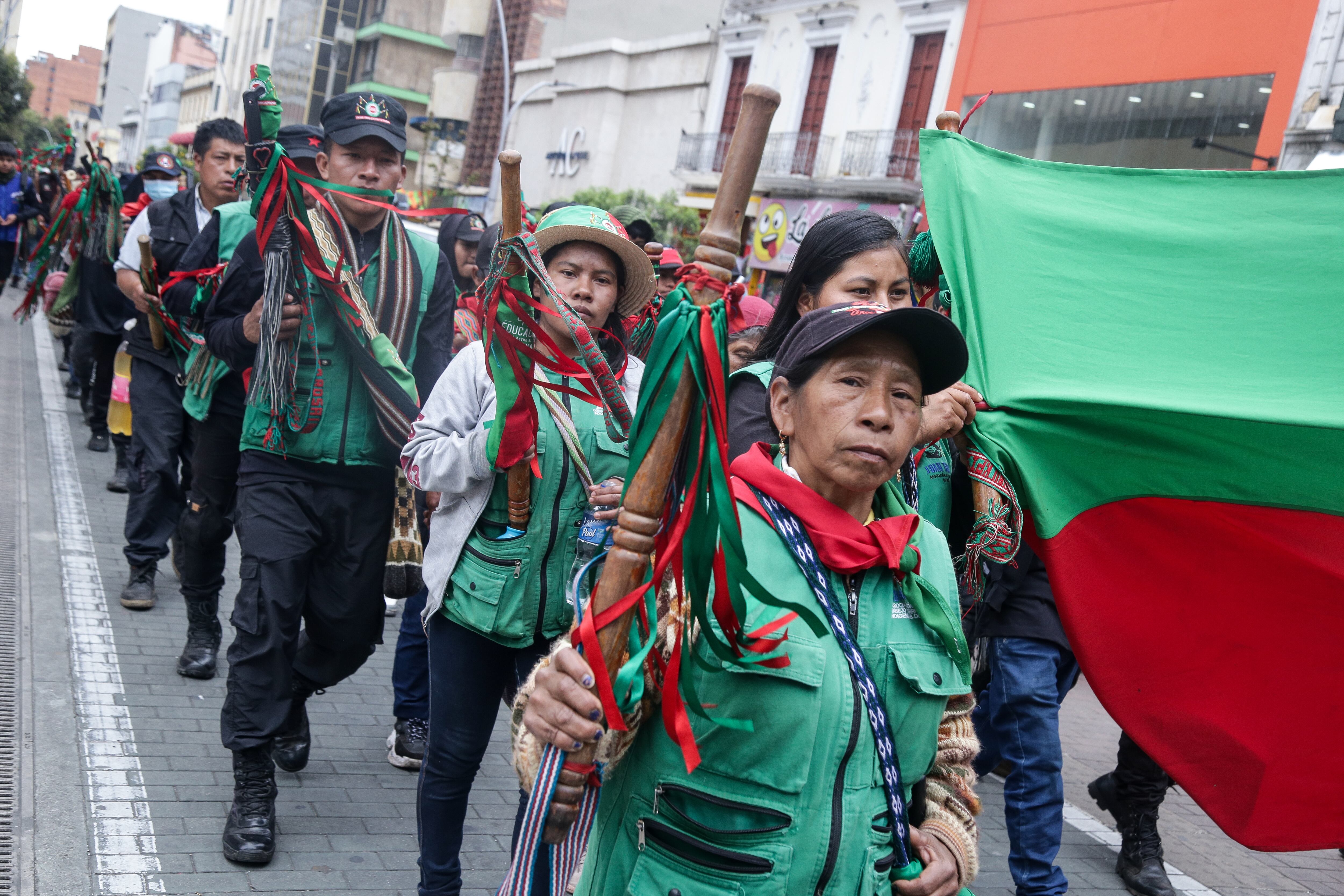 Bogotá, 27 de agosto de 2024. Indígenas de la Comunidad Minga asentados en el Parque El Renacimiento  realizaron una movilización hasta el Parque de los Periodistas en modo de protesta pacífica, para exigirle al gobierno nacional un diálogo  para la defensa a sus territorios. (Colprensa - Catalina Olaya)