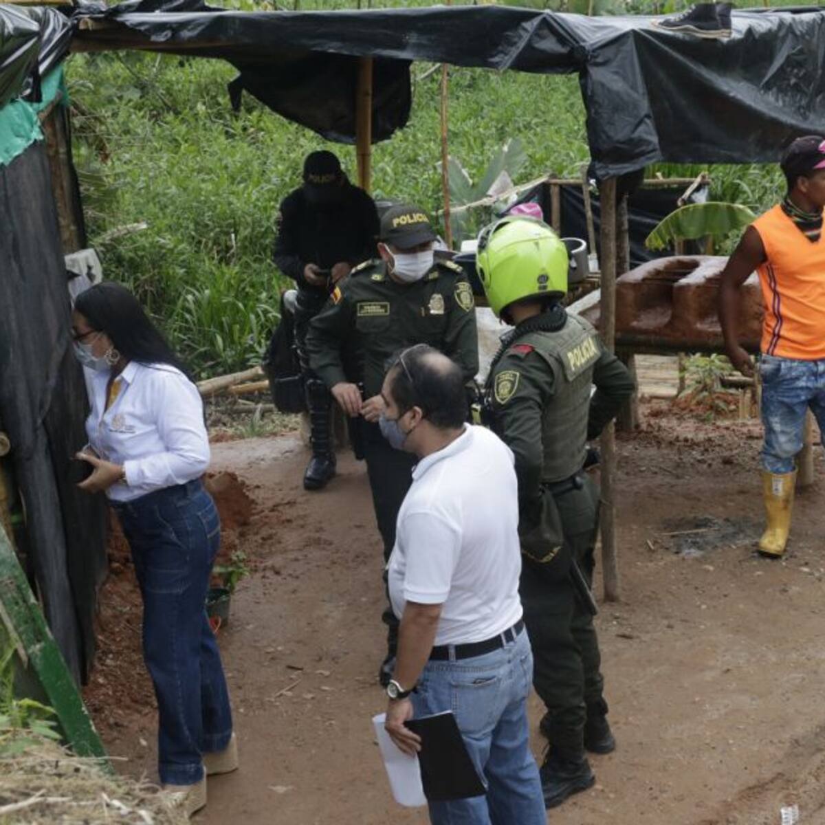 VIDEO: Desalojan a personas que invadían humedal