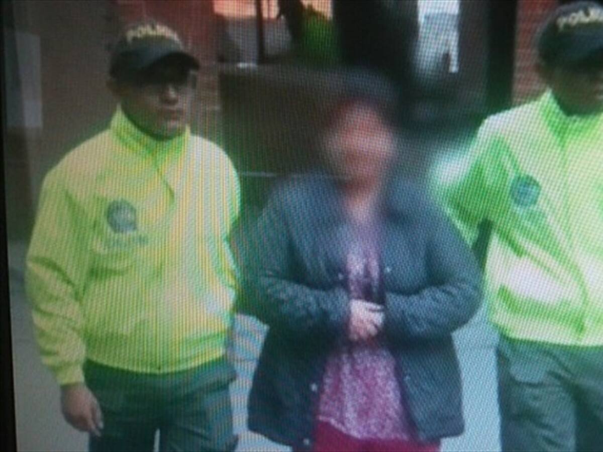 Cae mujer que convalidó títulos falsos de cirugía plástica