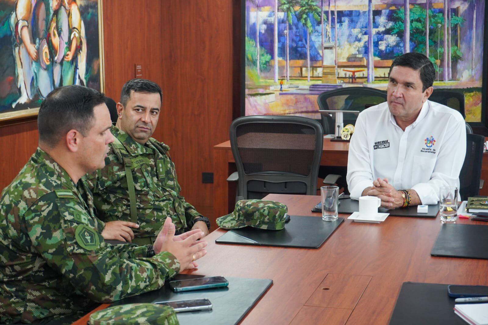 Alcalde de Bucaramanga se reunió con comandante militares