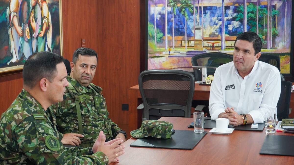Alcalde de Bucaramanga se reunió con comandantes militares