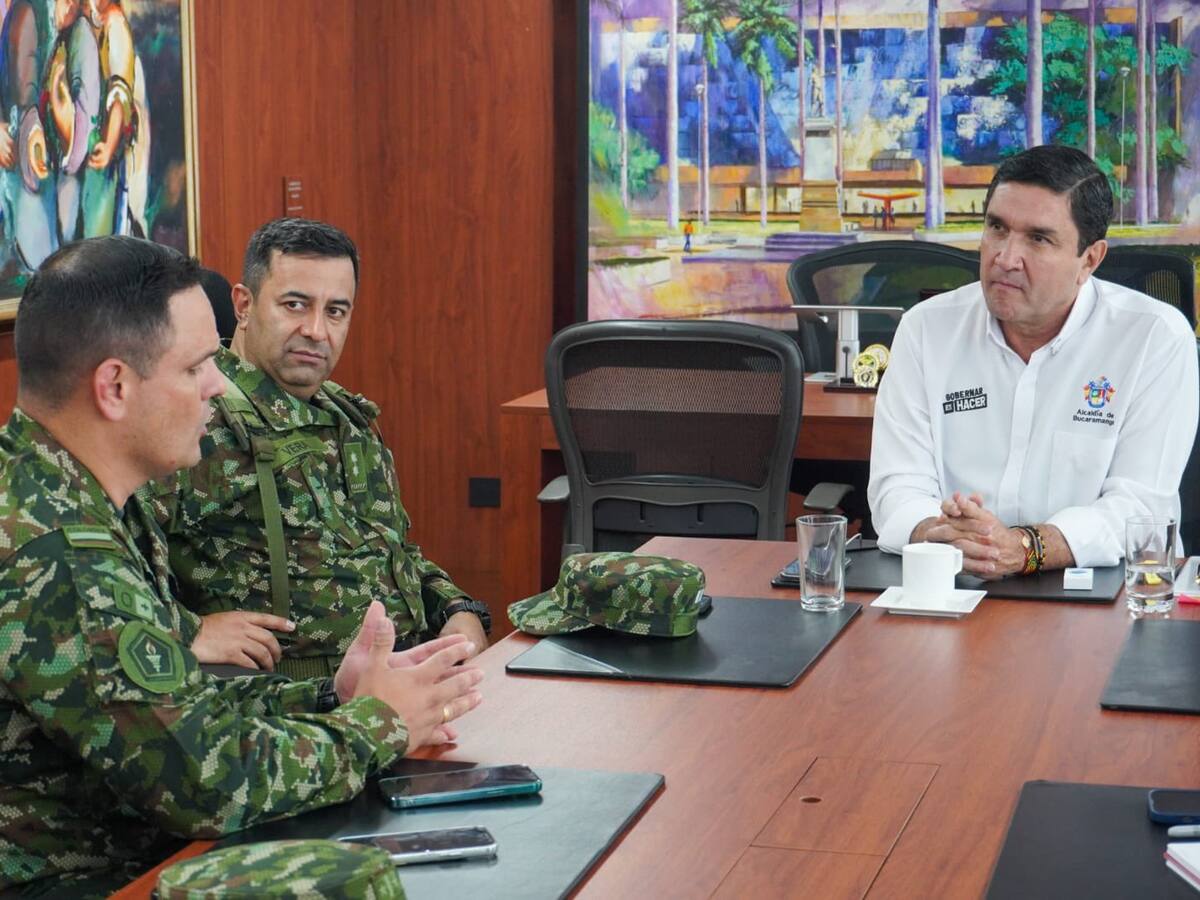 Alcalde de Bucaramanga se reunió con comandantes militares