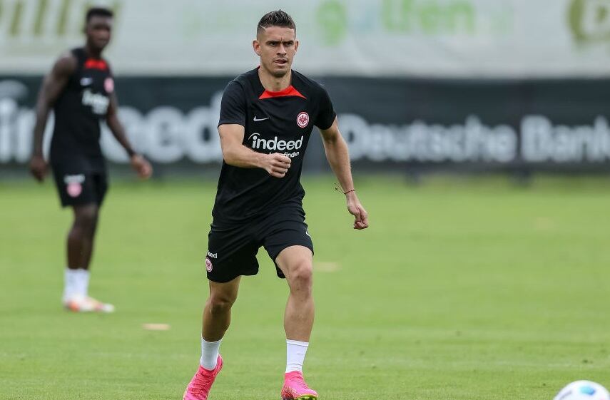 Rafael Santos Borré en pretemporada con el Eintracht Frankfurt (Photo by Roland Krivec/DeFodi Images via Getty Images)