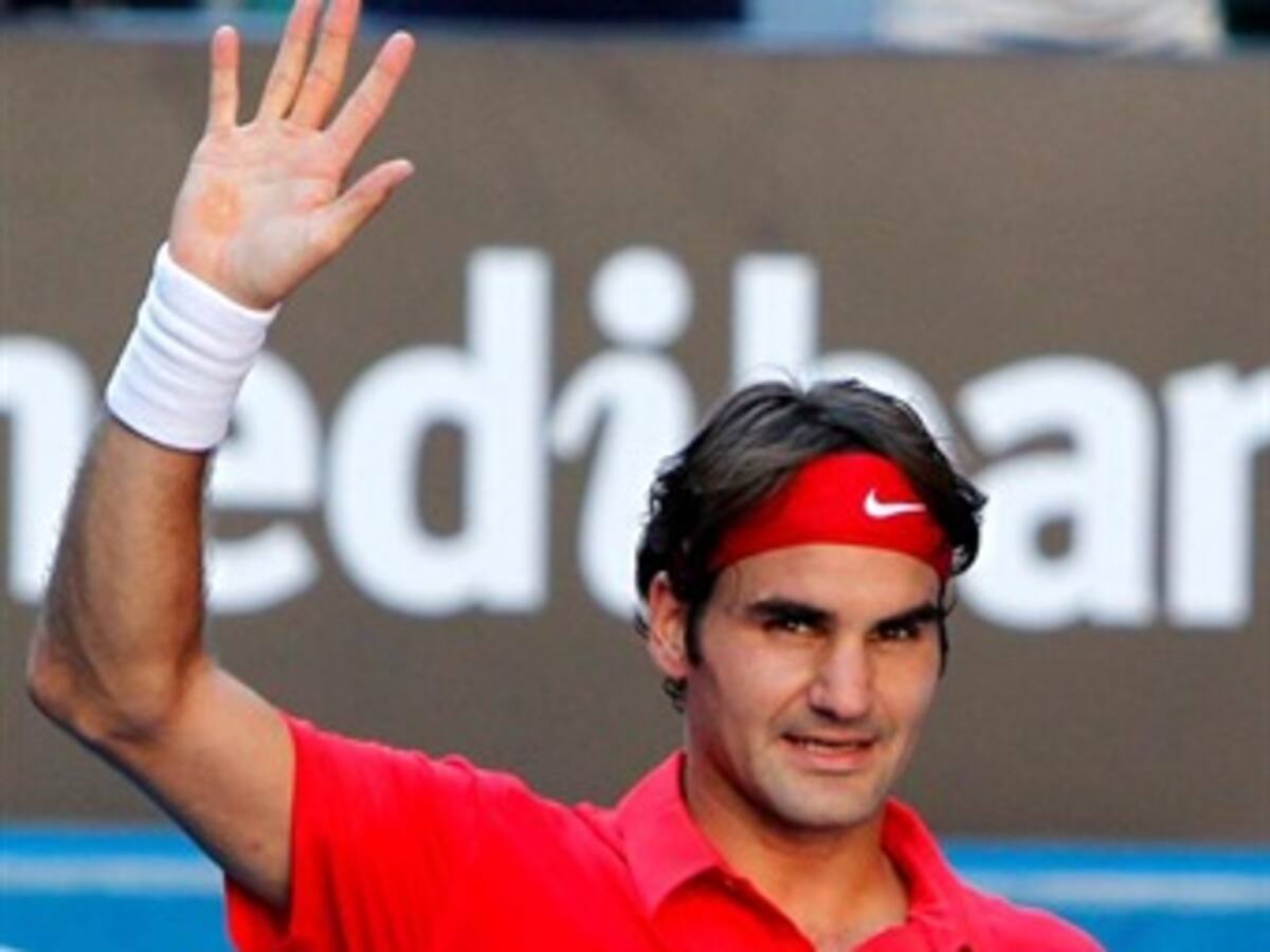 Federer se convierte en milenario en Australia con victoria ante del Potro
