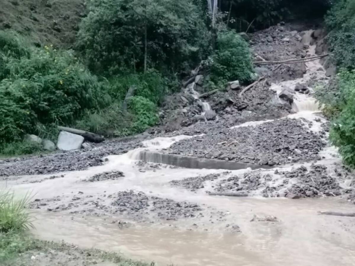 Continúan los trabajos para restablecer el tránsito en el oriente de Caldas