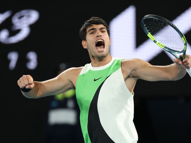 Carlos Alcaraz vence Novak Djokovic y es campeón por primera vez del Abierto de Australia. (Photo by Clive Brunskill/Getty Images)