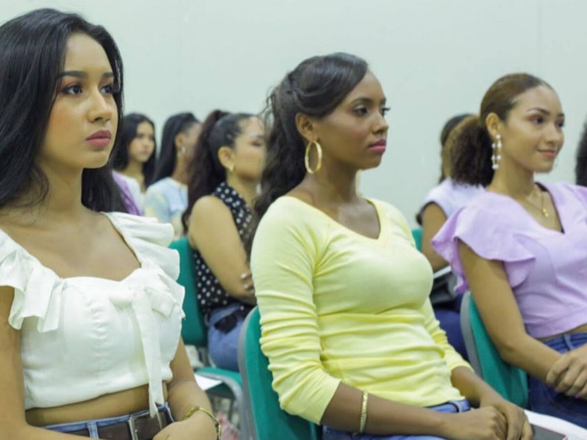Candidatas al Reinado de Independencia iniciaron agenda académica
