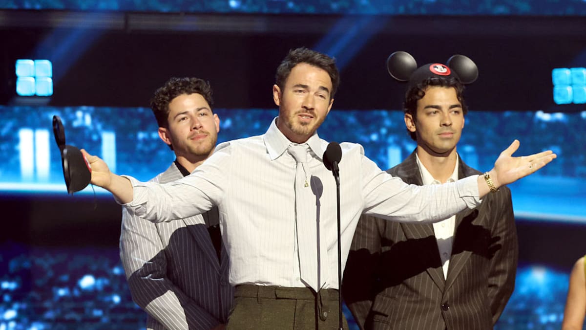 Jonas Brothers estrenan ‘Listen When Sad’ ‘Escucha cuando estés triste’ y anuncian su lanzamiento