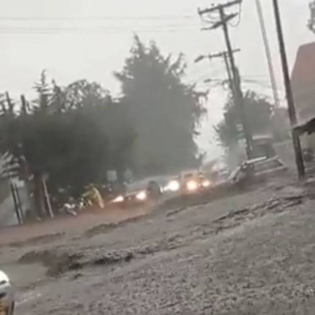 Tragedia en La Calera: momento en que dos guardias fueron arrastrados por avalancha
