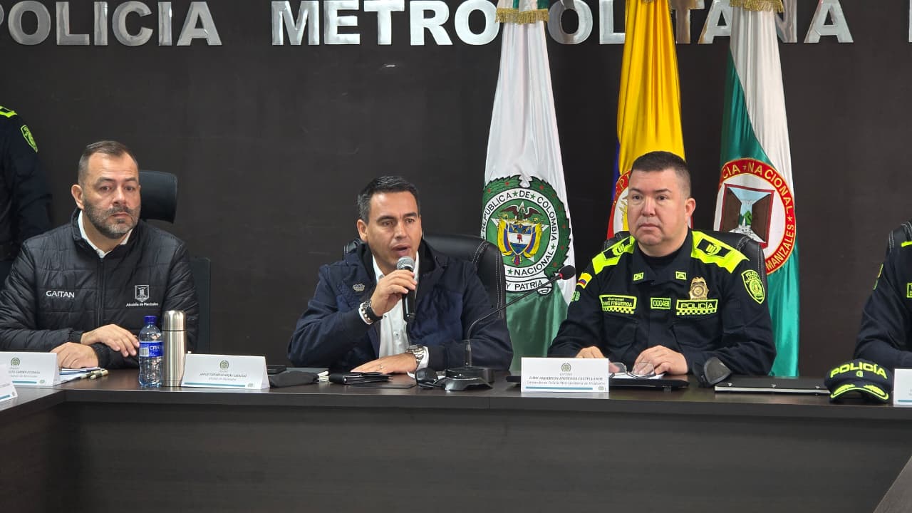 Jorge Eduardo Rojas, alcalde de Manizales, en el puesto de mando unificado correspondiente a la segunda vuelta de las elecciones presidenciales. Foto: Alcaldía de Manizales.