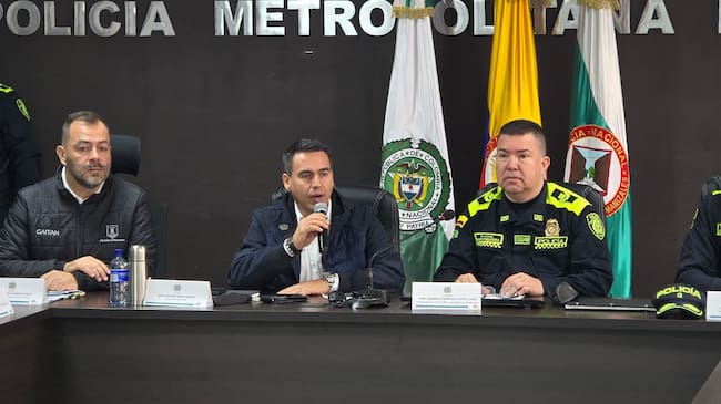 Jorge Eduardo Rojas, alcalde de Manizales, en el puesto de mando unificado correspondiente a la segunda vuelta de las elecciones presidenciales. Foto: Alcaldía de Manizales.